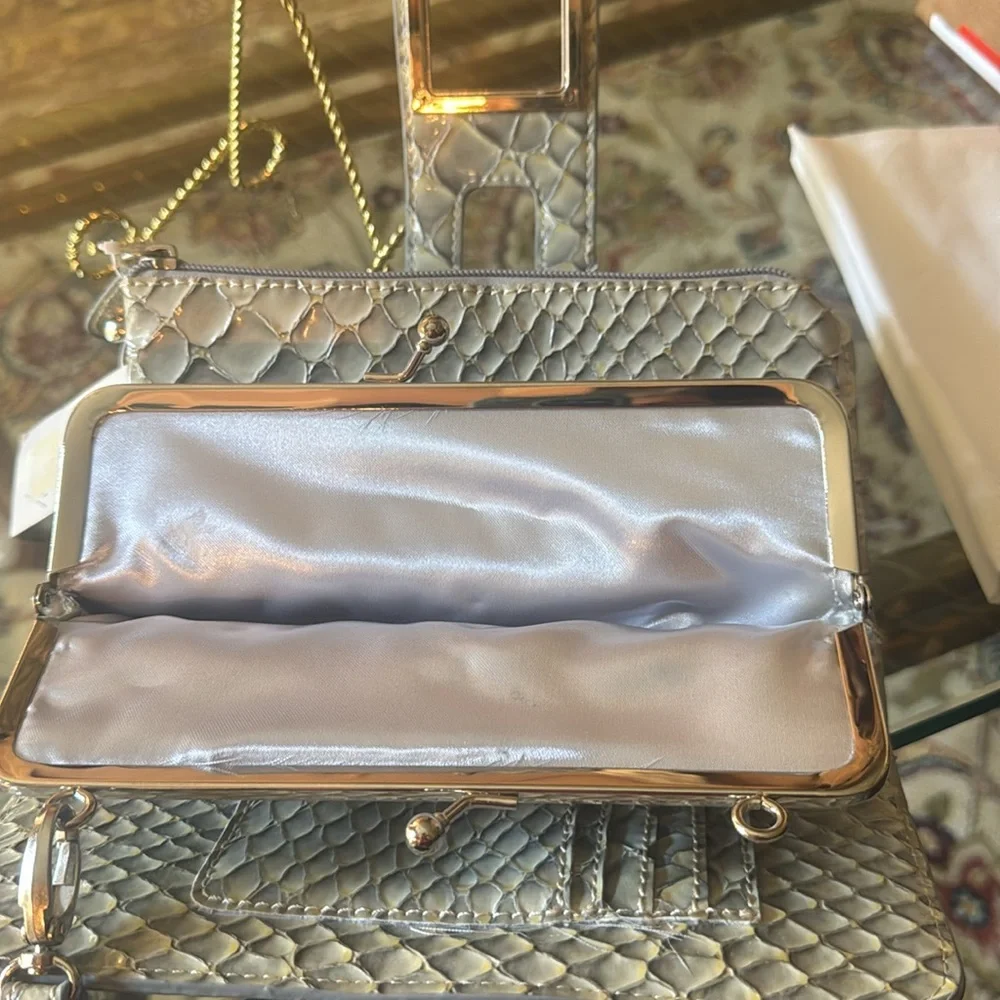 Wallet “NEW” with pyramid lock
